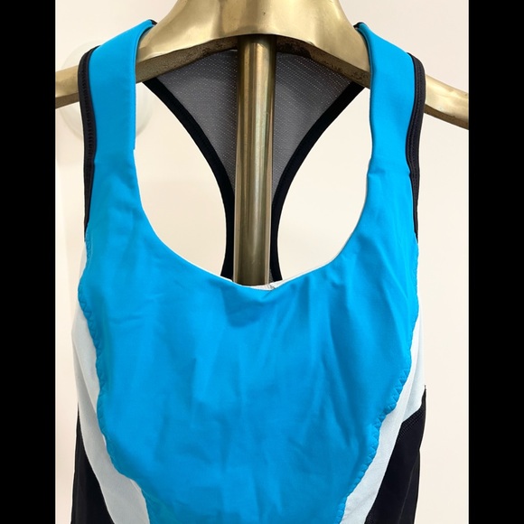 Pretty Lululemon built in bra sports top! - Picture 3 of 6